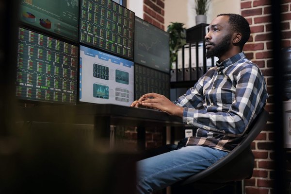 How to Use Predictive Analytics to Reduce Churn for UK Insurance Providers?